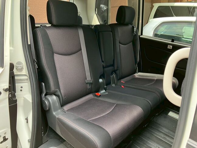 2列目も広いので日常のお買い物で大量買いをしても問題なく積み込めます。